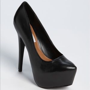 Dejavu Steve Madden heels size 8.5